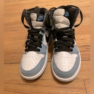 Air Jordan 1 Retro High OG 'University Blue'. Children.
